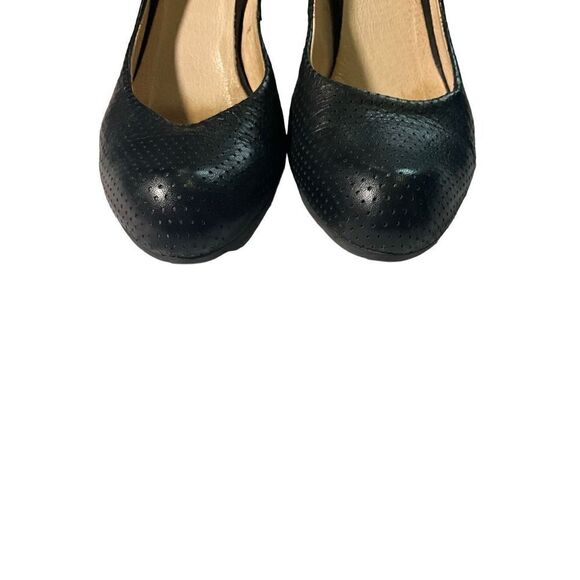 Lirio Portugal Leather Round Toe Heels in Black - Picture 7 of 10